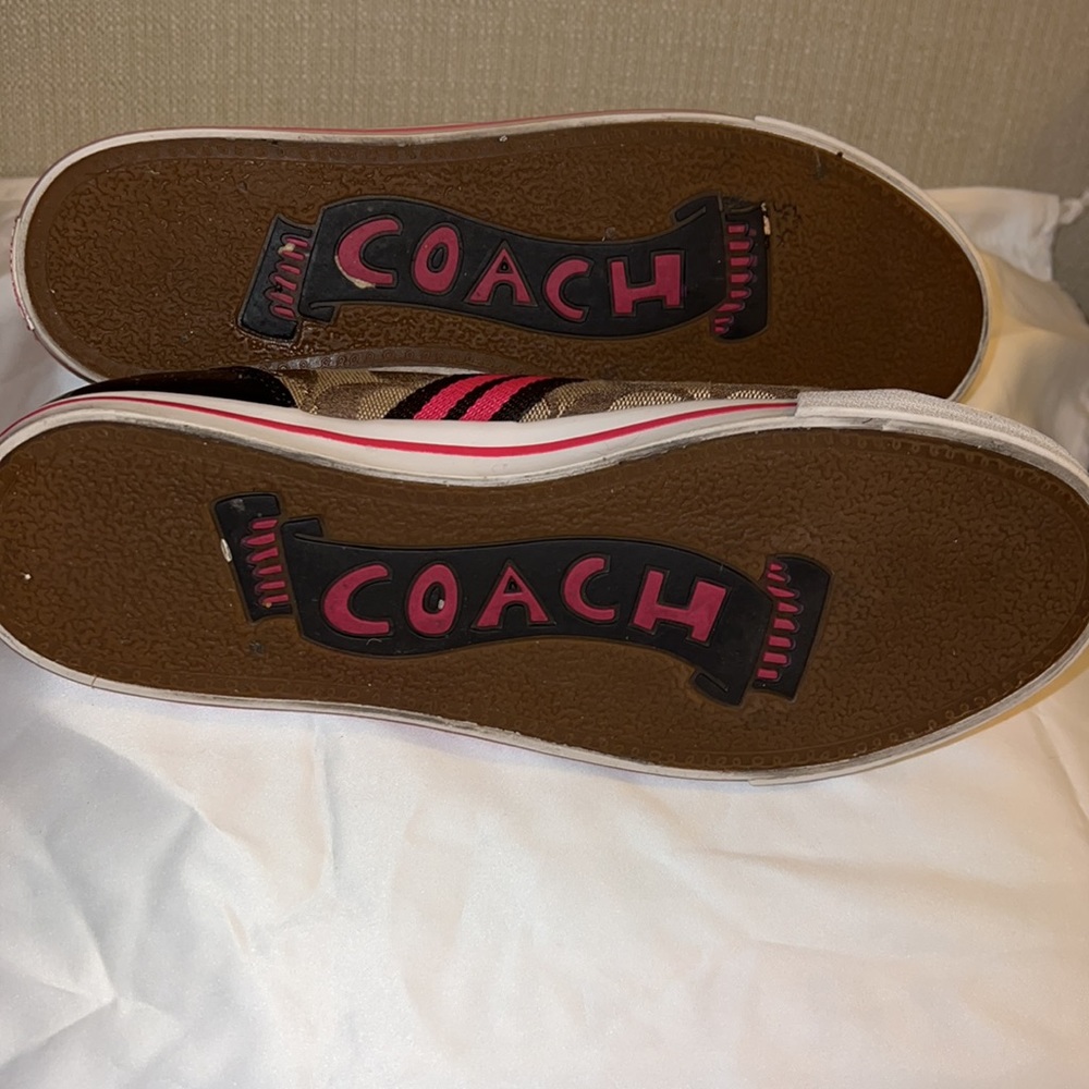 Womens Coach - Picture 4 of 8